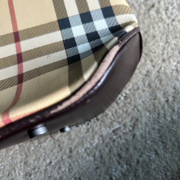 Burberry hand bag. - Picture 8 of 10